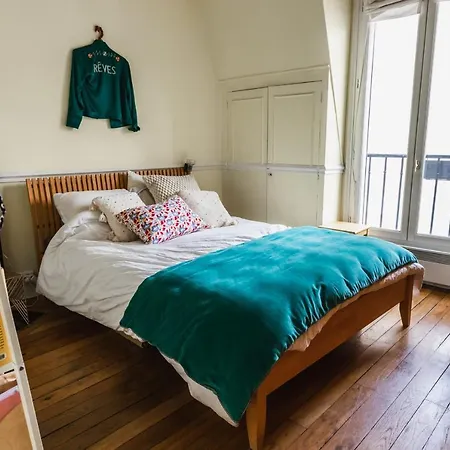 Bright Apt Near The Moulin Rouge *